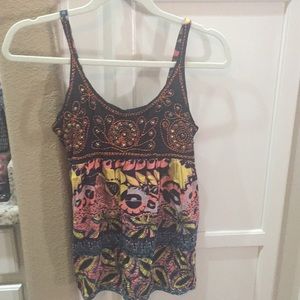 Top with bronze studs in perfect condition. L